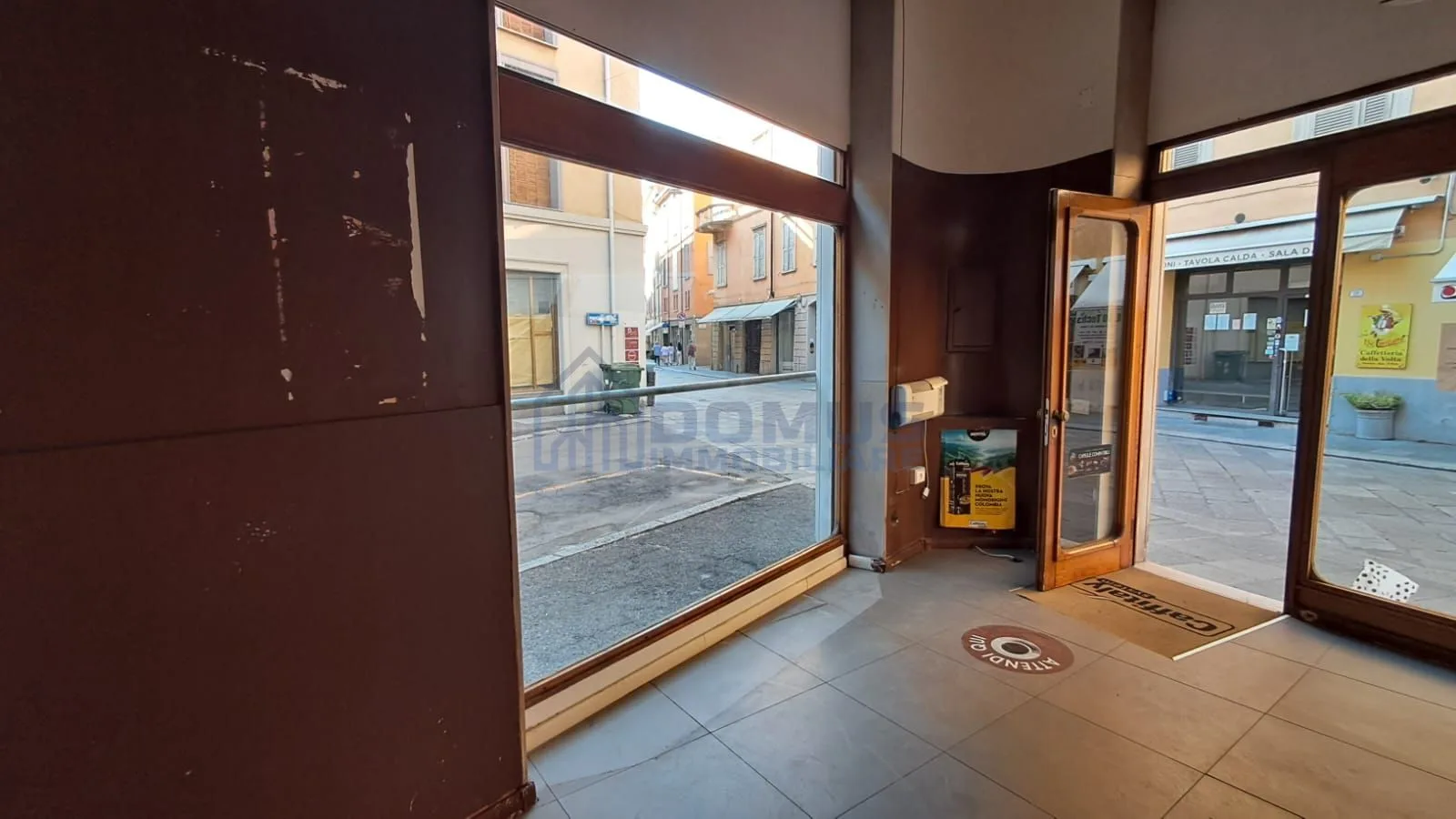 Negozio in locazione con vetrine fronte strada, Via Emilia Santo Stefano, Centro Storico Reggio Emilia - foto 1